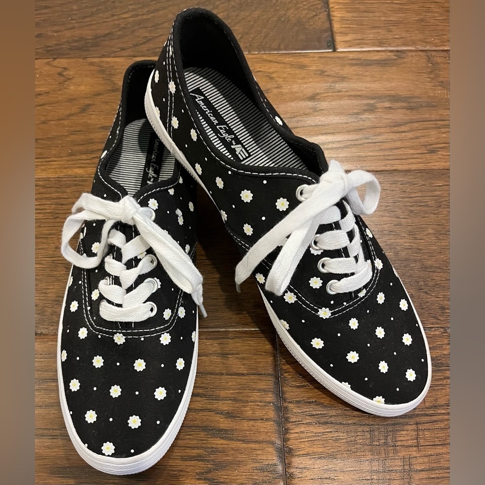 American Eagle Women’s 8.5 Black Canvas Tennis Shoes With Daisies